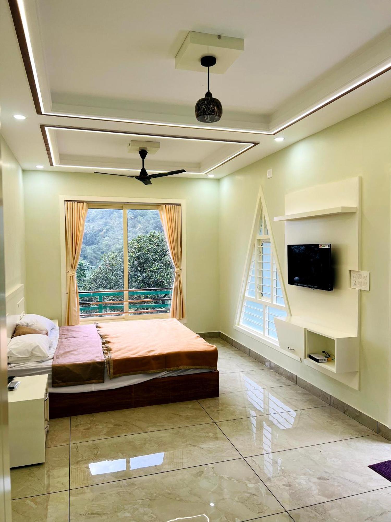 Royal Mount Inn Resorts Paithalmala Rum bild
